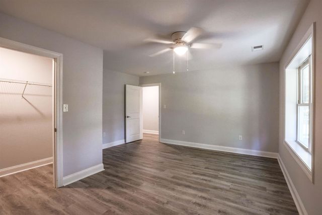 4271 McLamb Ave., Little River, SC 29566