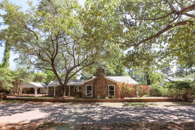 4271 McLamb Ave., Little River, SC 29566