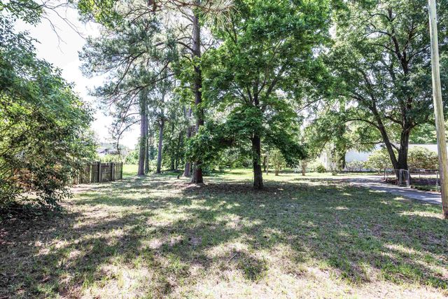 4271 McLamb Ave., Little River, SC 29566