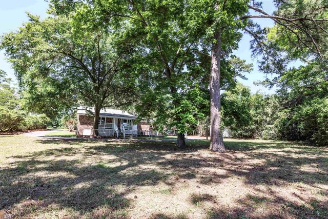 4271 McLamb Ave., Little River, SC 29566