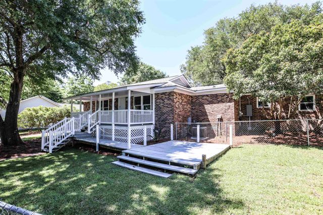 4271 McLamb Ave., Little River, SC 29566