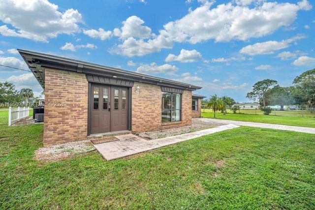 1803 E Easy St, Fort Pierce, FL 34982