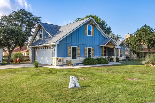 124 Creekwood, Bandera, TX 78003