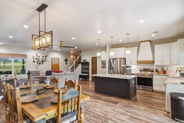 124 Creekwood, Bandera, TX 78003
