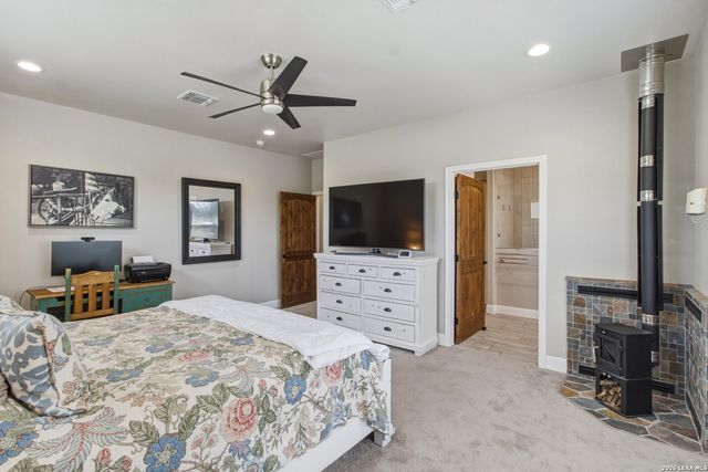 124 Creekwood, Bandera, TX 78003