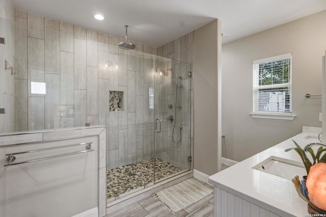 124 Creekwood, Bandera, TX 78003