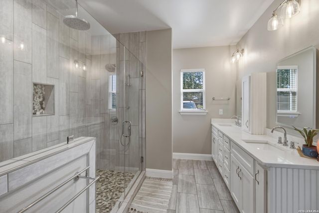 124 Creekwood, Bandera, TX 78003