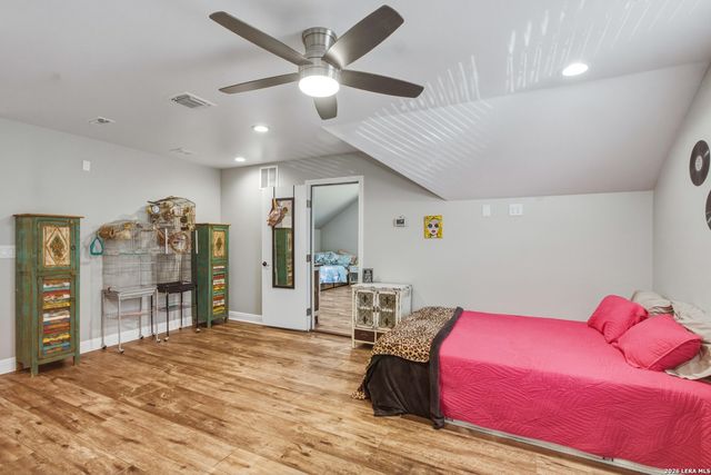124 Creekwood, Bandera, TX 78003