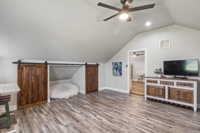 124 Creekwood, Bandera, TX 78003
