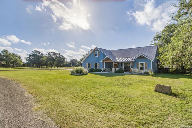 124 Creekwood, Bandera, TX 78003
