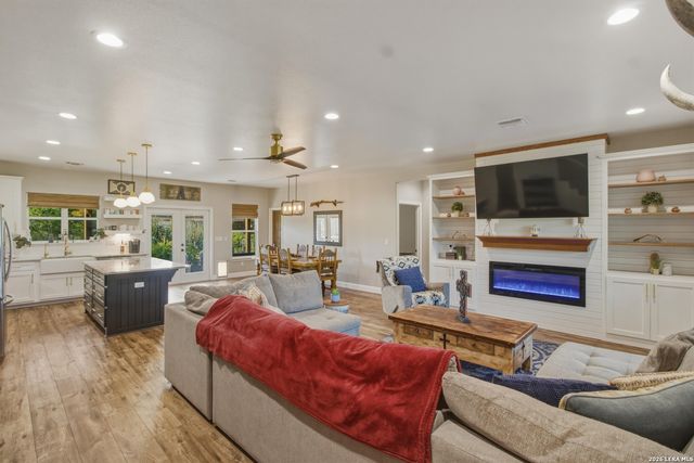 124 Creekwood, Bandera, TX 78003