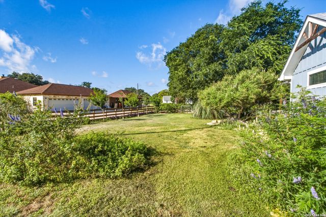 124 Creekwood, Bandera, TX 78003