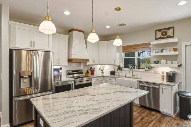 124 Creekwood, Bandera, TX 78003
