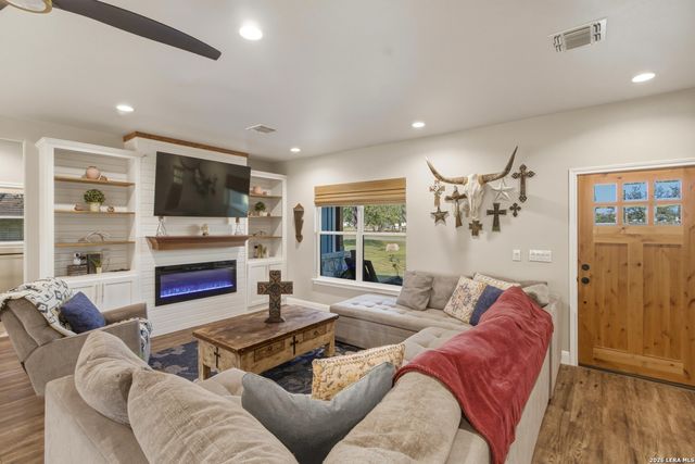 124 Creekwood, Bandera, TX 78003