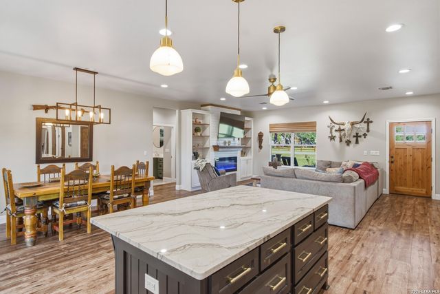 124 Creekwood, Bandera, TX 78003