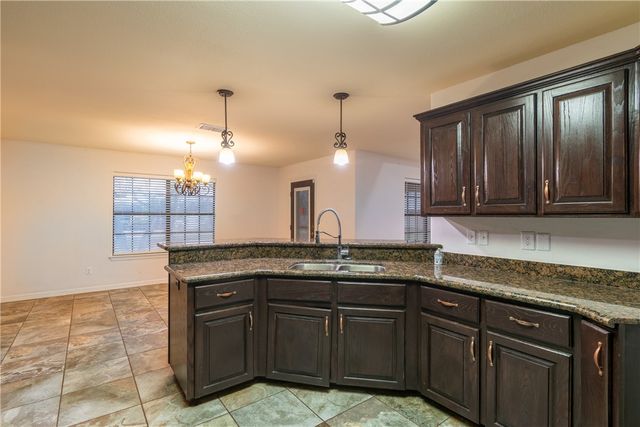 204 County Road 1331 Cr, Alice, TX 78332