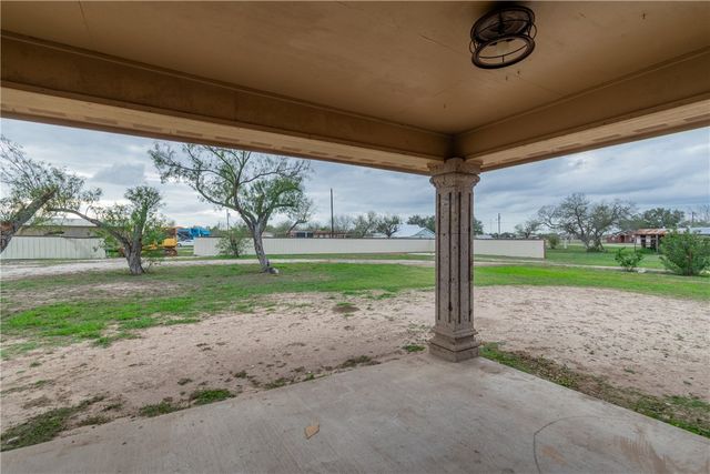 204 County Road 1331 Cr, Alice, TX 78332