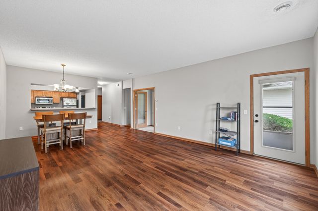 1099 Barclay Street, Saint Paul, MN 55106