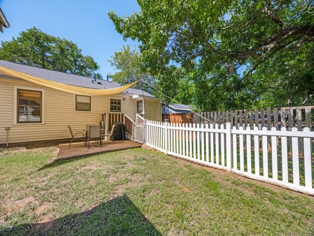 1109 W Hanna Street, Denison, TX 75020