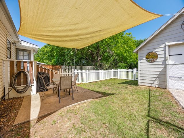 1109 W Hanna Street, Denison, TX 75020