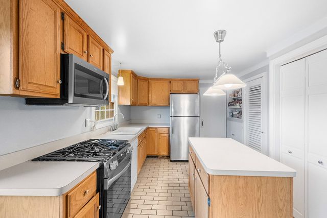 9965 Elm Circle Drive, Oak Lawn, IL 60453