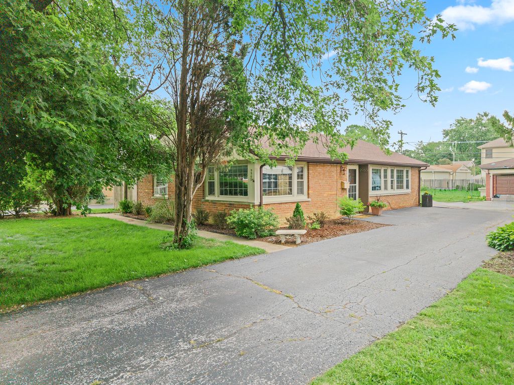 9965 Elm Circle Drive, Oak Lawn, IL 60453
