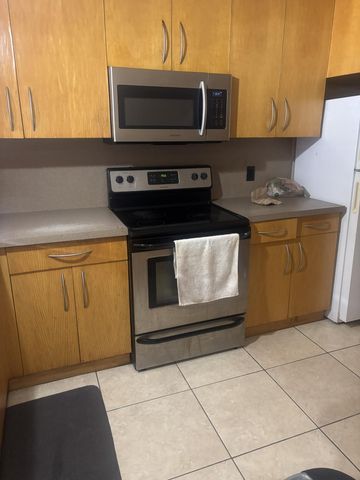 5090 SW 64th Avenue 106, Davie, FL 33314