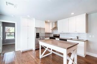 1919 Lombardy Street A, Houston, TX 77023