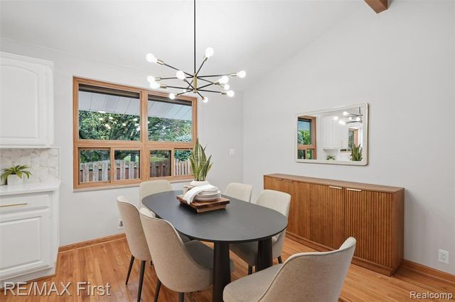 604 S Higbie Place, Grosse Pointe Woods, MI 48236