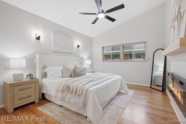 604 S Higbie Place, Grosse Pointe Woods, MI 48236