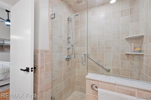 604 S Higbie Place, Grosse Pointe Woods, MI 48236