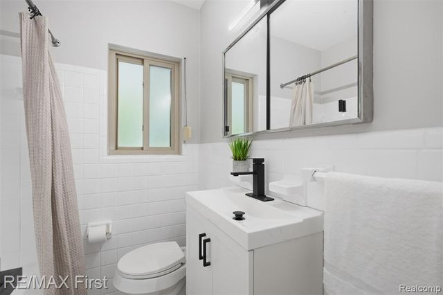 604 S Higbie Place, Grosse Pointe Woods, MI 48236