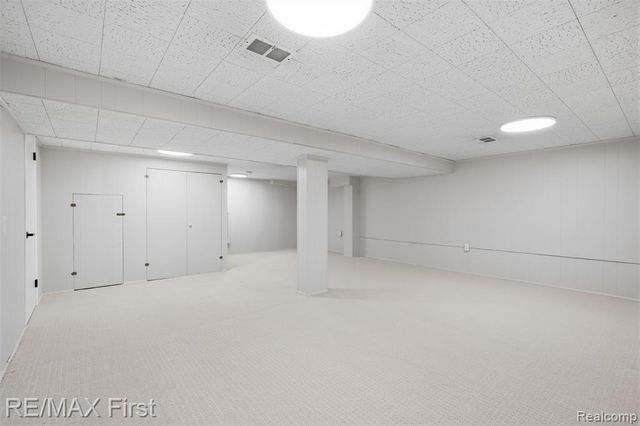 604 S Higbie Place, Grosse Pointe Woods, MI 48236