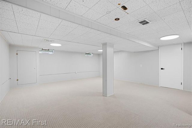 604 S Higbie Place, Grosse Pointe Woods, MI 48236