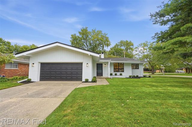604 S Higbie Place, Grosse Pointe Woods, MI 48236
