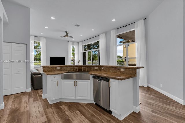 950 Marina Drive, Weston, FL 33327