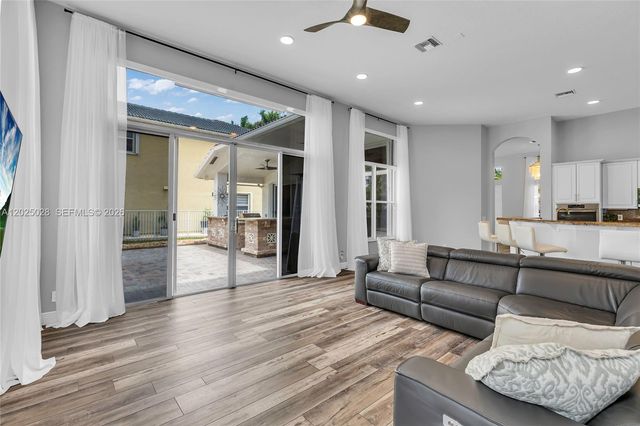 950 Marina Drive, Weston, FL 33327