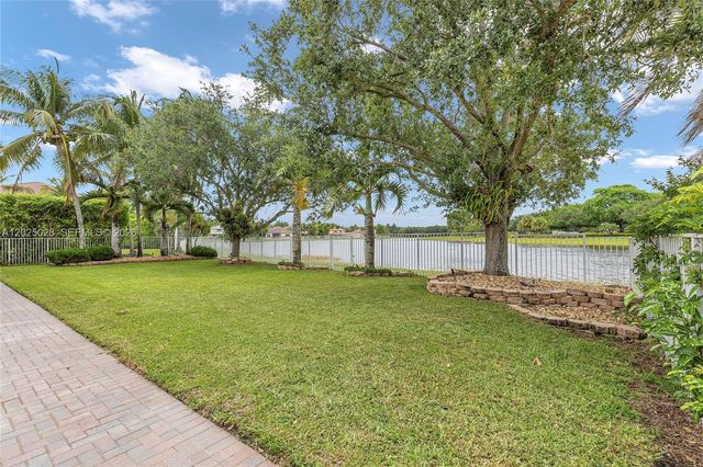950 Marina Drive, Weston, FL 33327