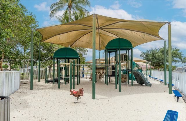 950 Marina Drive, Weston, FL 33327