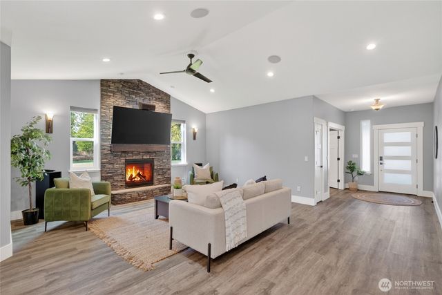 547 E Smith Road, Bellingham, WA 98226