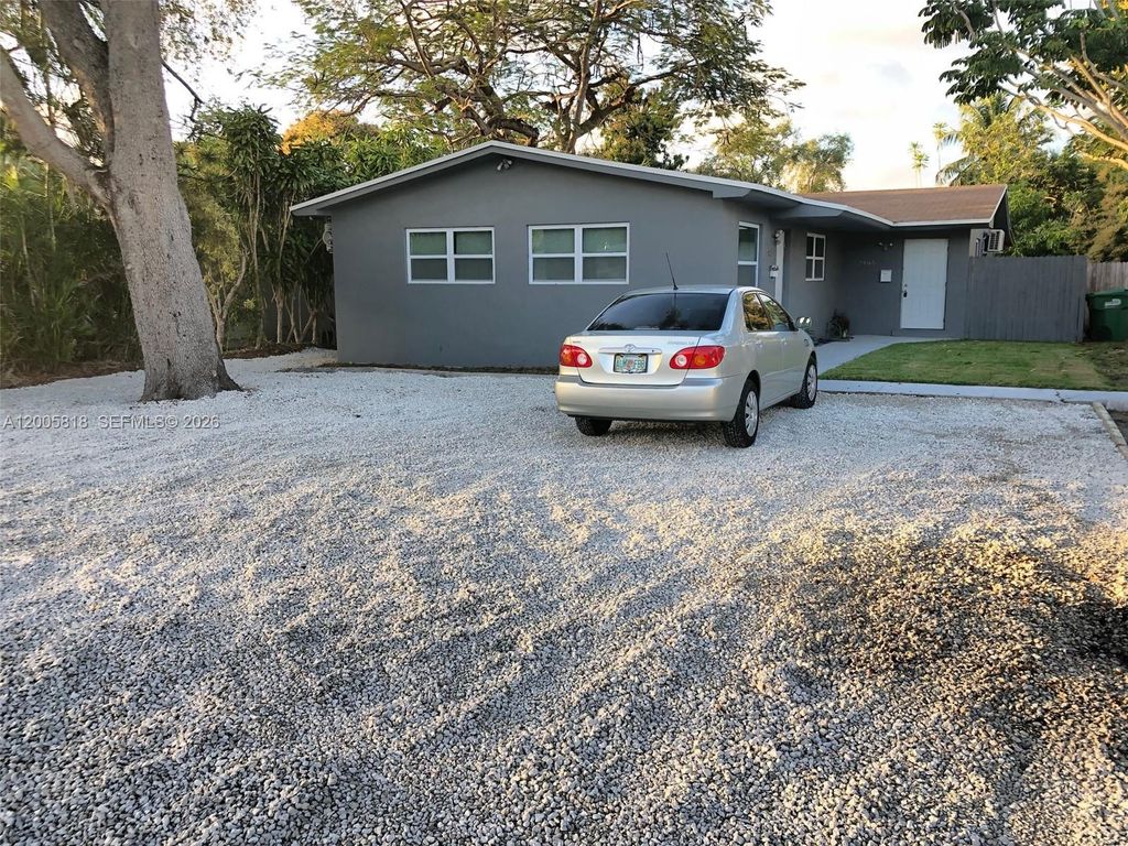 2465 NE 183rd St 0, North Miami Beach, FL 33160