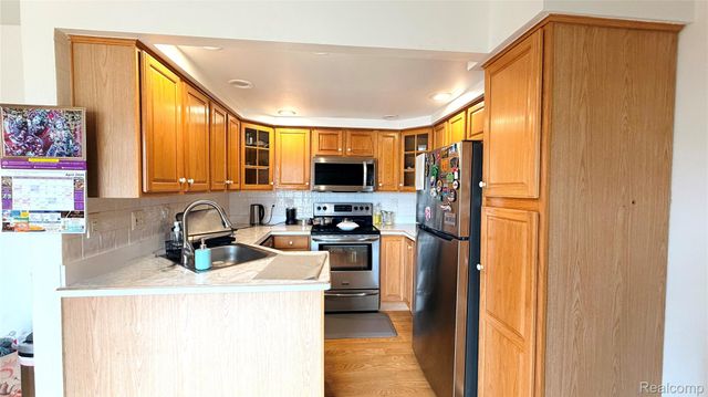 24466 Bashian Drive, Novi, MI 48375