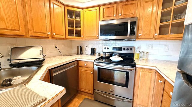 24466 Bashian Drive, Novi, MI 48375