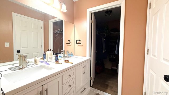 24466 Bashian Drive, Novi, MI 48375