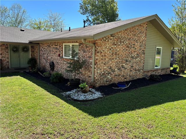 1206 Ridgewood Drive, Russellville, AR 72801