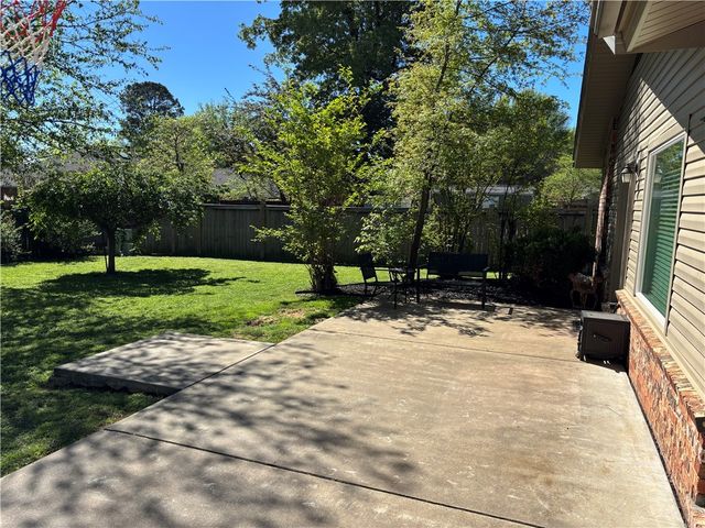 1206 Ridgewood Drive, Russellville, AR 72801