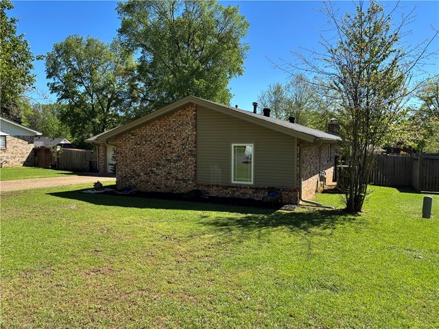 1206 Ridgewood Drive, Russellville, AR 72801