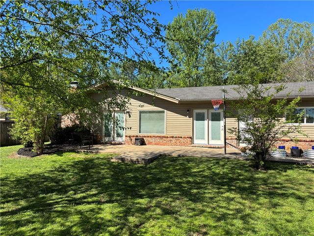 1206 Ridgewood Drive, Russellville, AR 72801