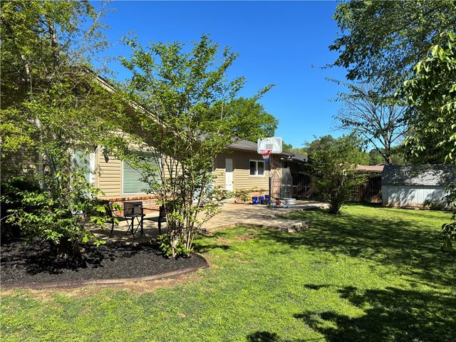 1206 Ridgewood Drive, Russellville, AR 72801