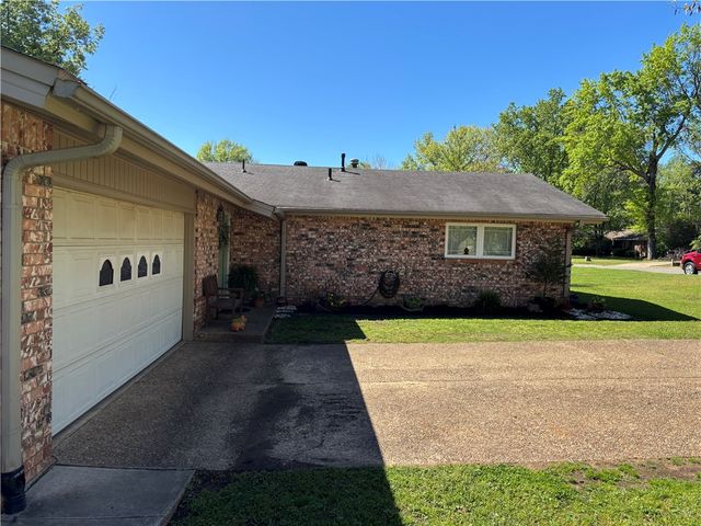 1206 Ridgewood Drive, Russellville, AR 72801